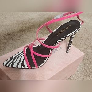 AKIRA STRAPPY HEELS ZEBRA PRINT SZ 10-(NWT)
